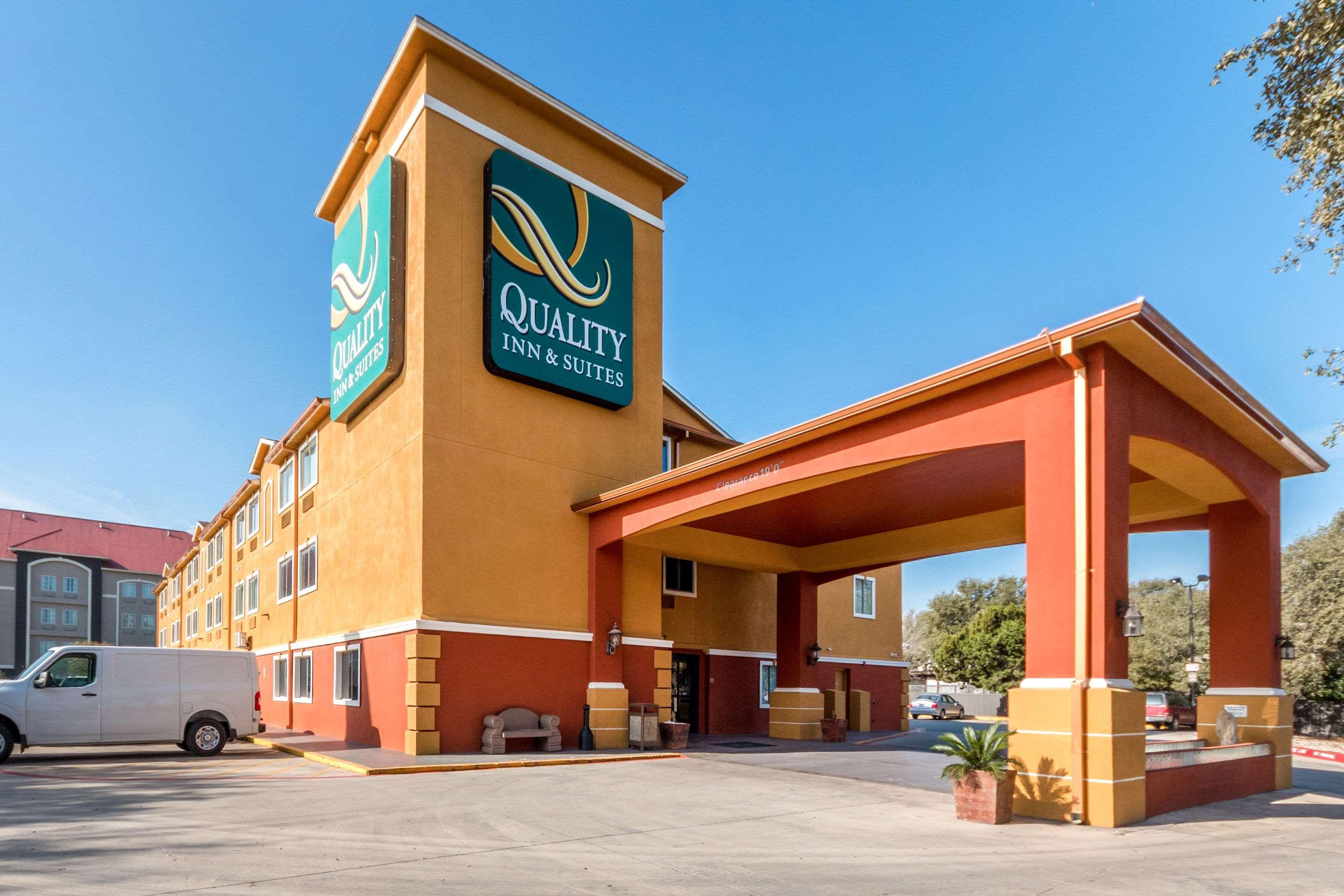 Quality Inn & Suites Seaworld North San Antonio Exterior photo