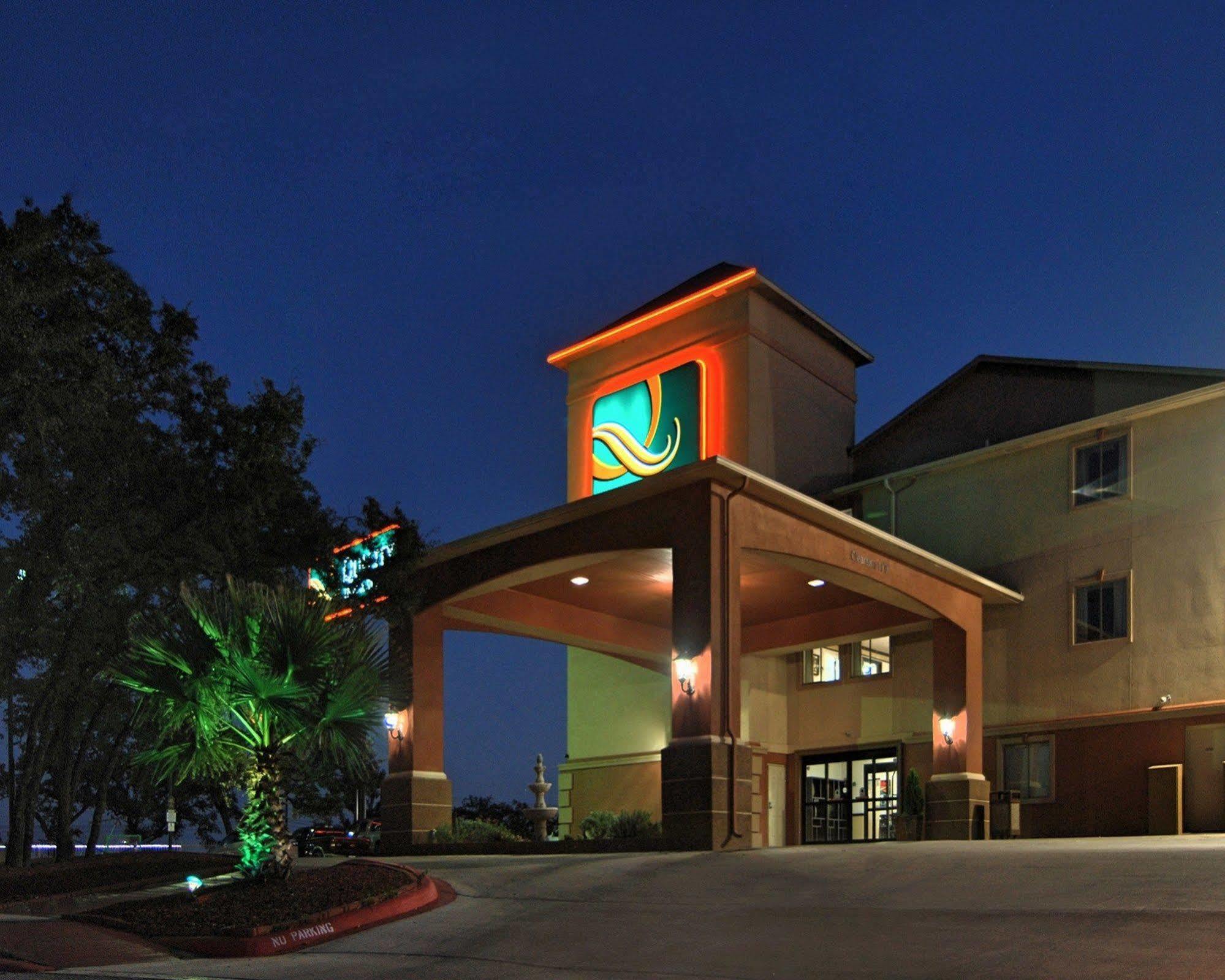 Quality Inn & Suites Seaworld North San Antonio Exterior photo